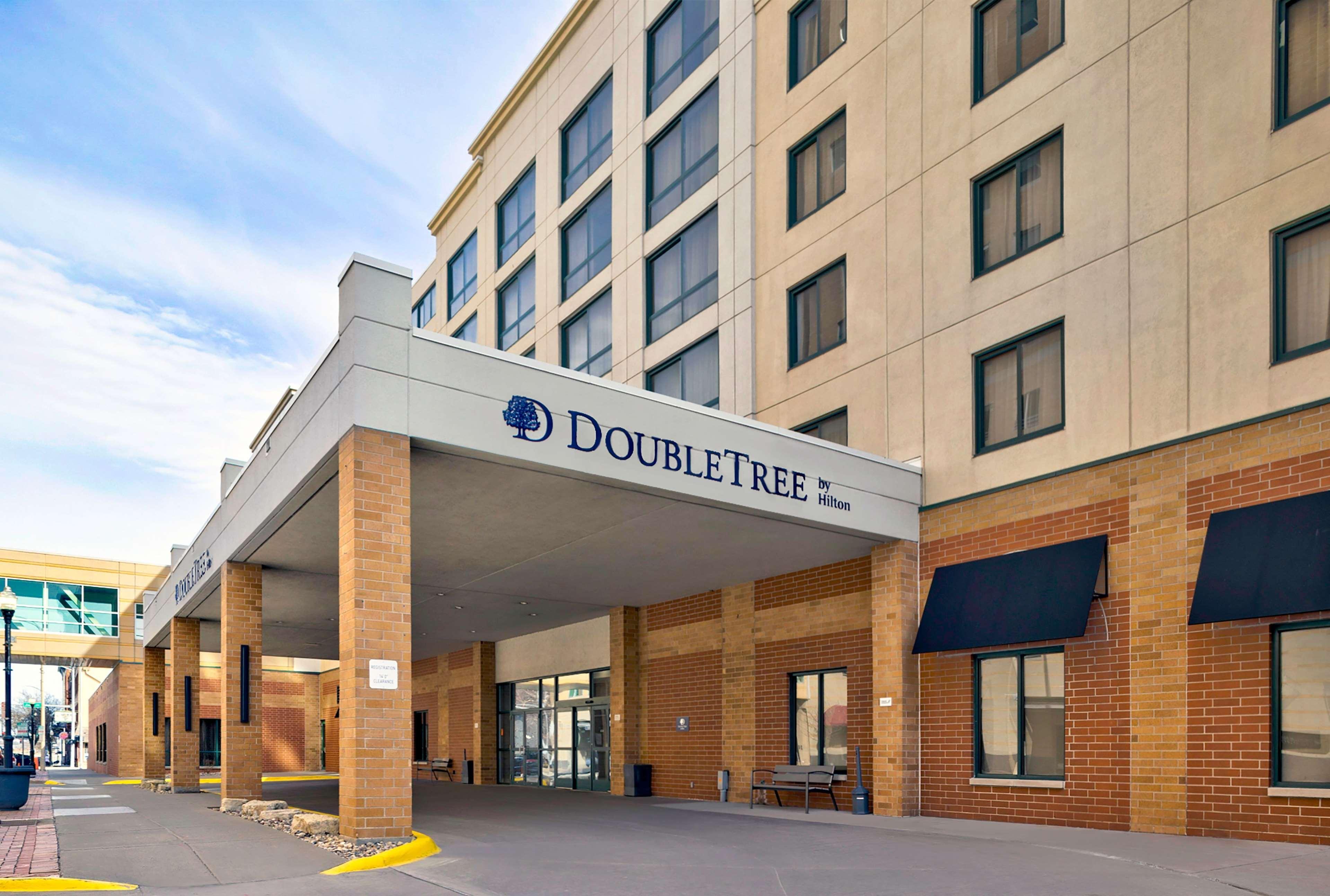 Doubletree By Hilton Davenport Hotel Exterior foto